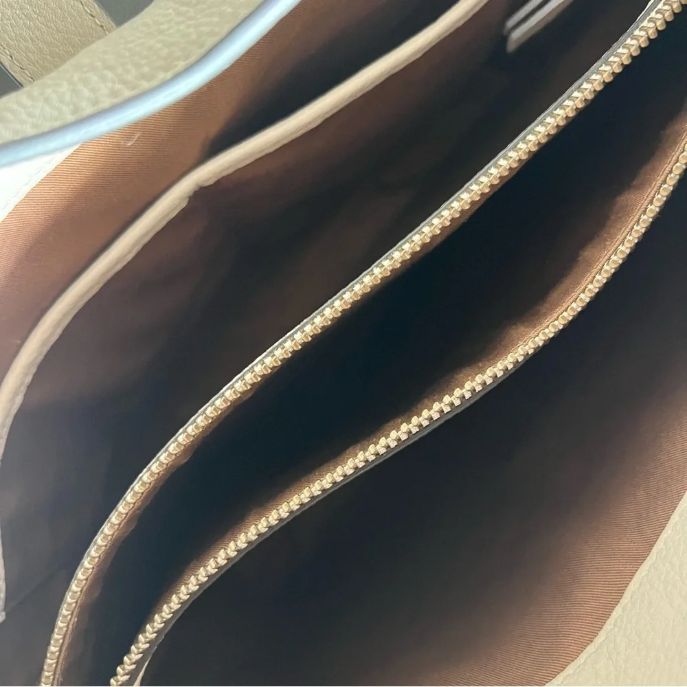 Tecovas Sierra Hobo Crossbody in Cream Pebbled Leather with Gold Zipper (EUC)
